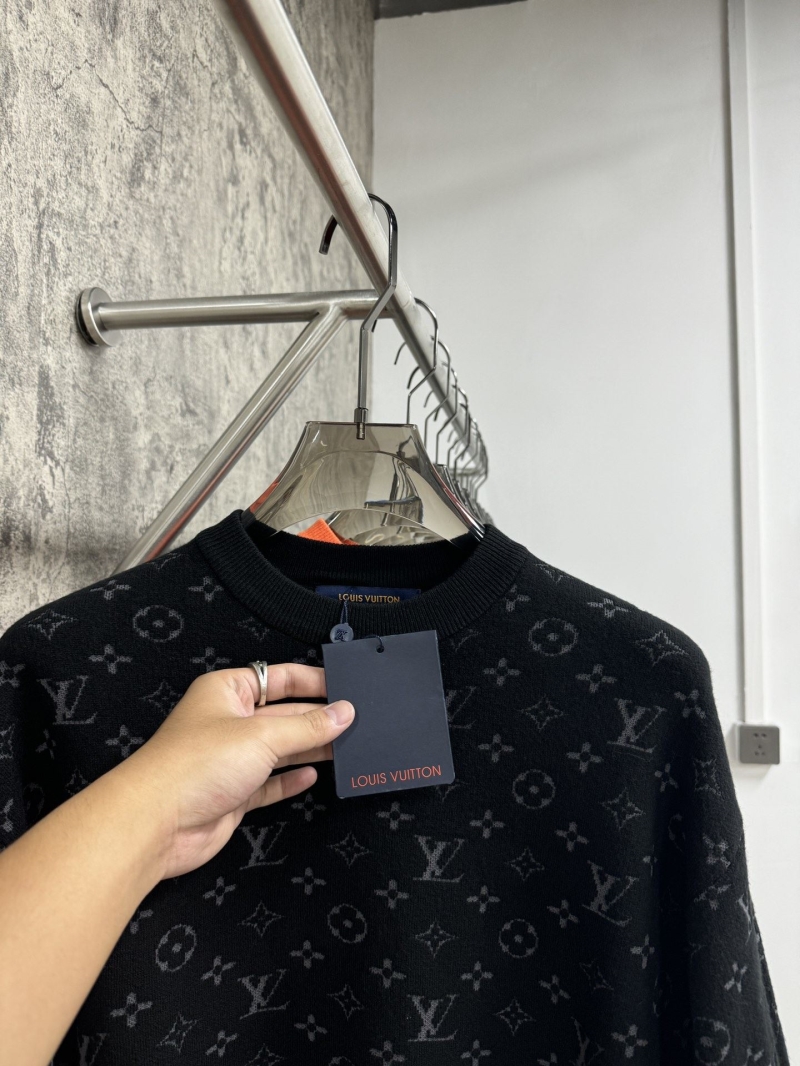 l0vis Vvtt0n sweater